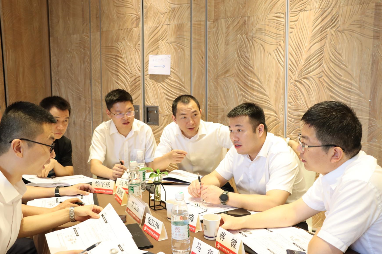 2021年6月25日-26日，AG公司二建组织开展了2021年中高层主管执行力培训。本次培训特邀清华、北大、上海交大总裁班讲师，中国企业家协会特聘高级讲师许晋老师进行授课。